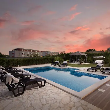 Ferienwohnung Sunny Garden Adria Split Exterior foto